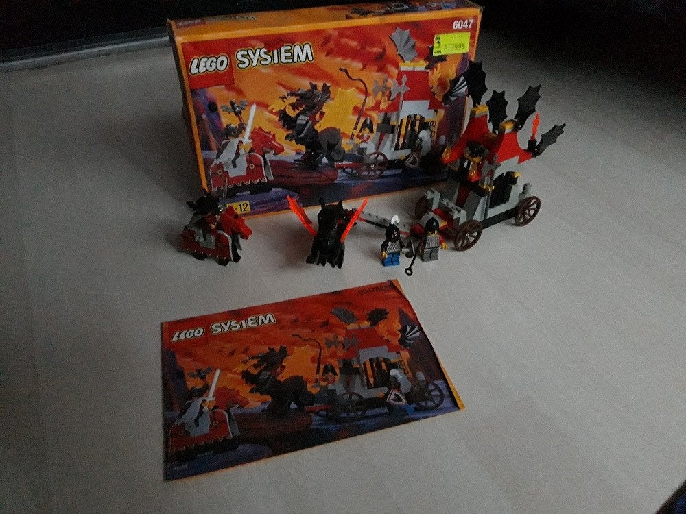 Lego Castle Traitor Transport 6047 met doos, Lego, Ophalen of Verzenden, Zo goed als nieuw, Castle