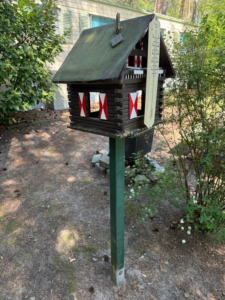 Houten Vogelhuis op Paal met Thermometer, Ophalen of Verzenden, Gebruikt
