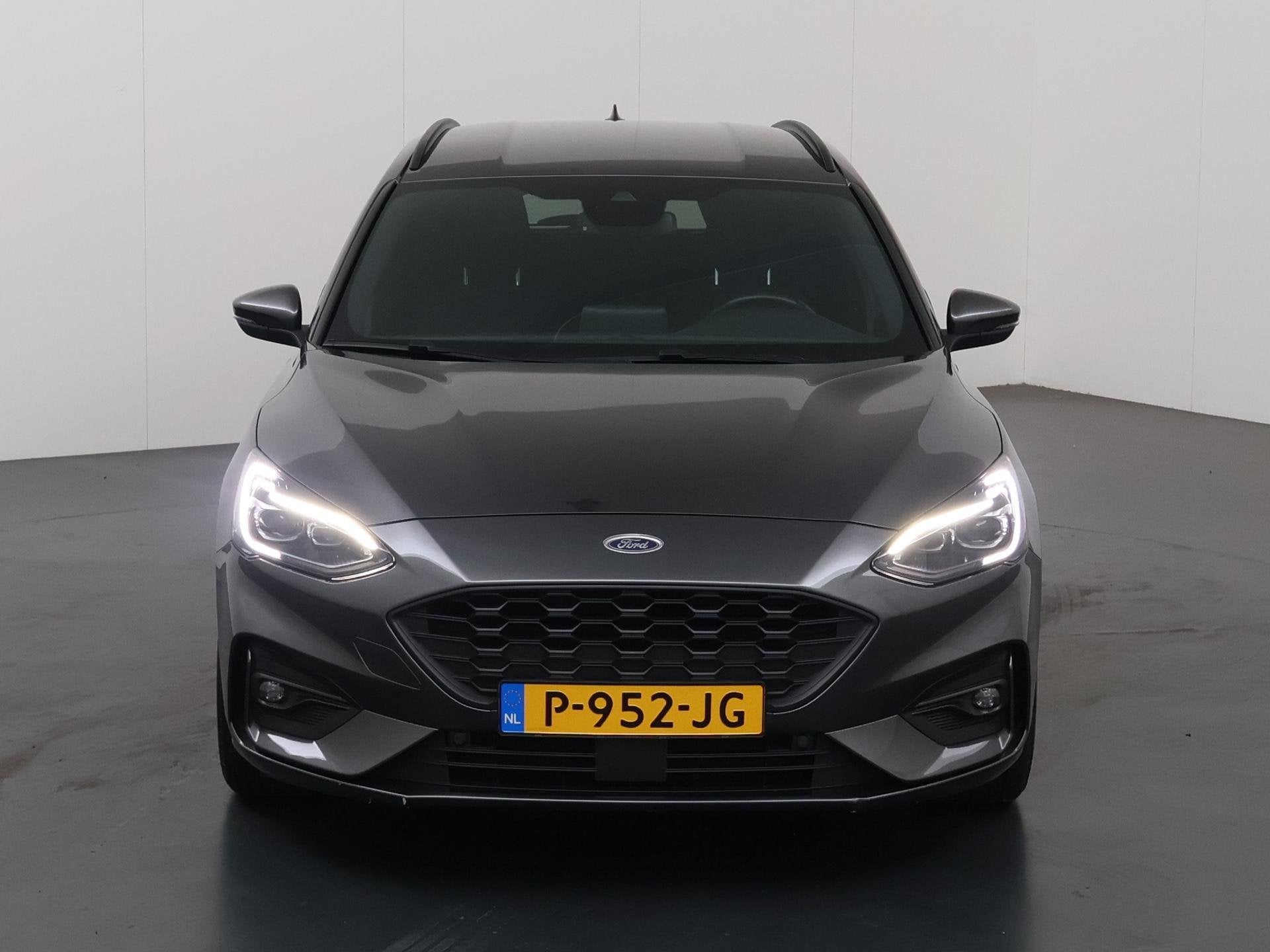 Ford Focus Wagon 1.0 EcoBoost Hybrid ST Line X Business | Wi, Auto's, Ford, Stof, Gebruikt, 19 km/l, 66 €/maand