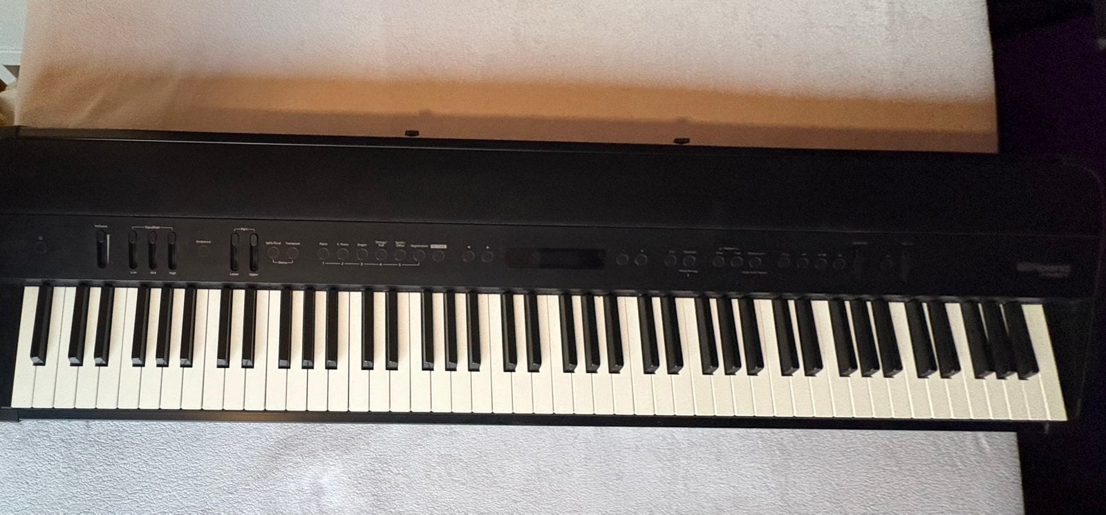 Roland piano, Muziek en Instrumenten, Ophalen, Zo goed als nieuw, Zwart