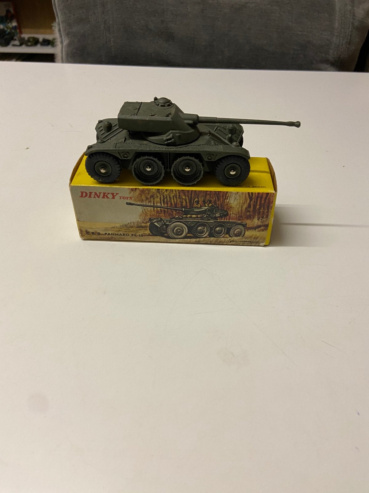 Dinky militair panhard e b r tank 827, Hobby en Vrije tijd, Modelauto's | 1:43, Ophalen of Verzenden, Zo goed als nieuw, Auto