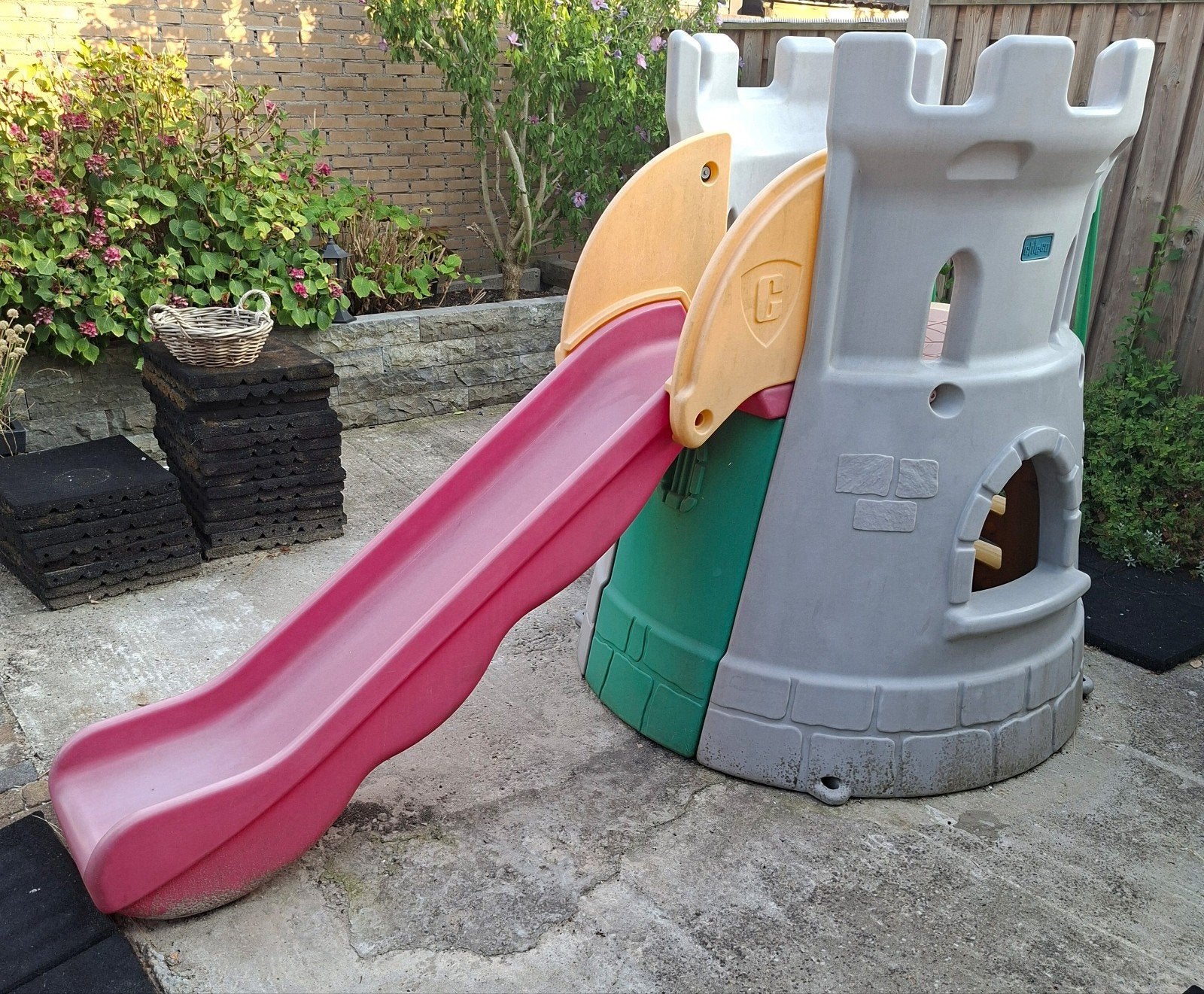 Groot speelhuis / kasteel met glijbaan zie omschrijving, Kinderen en Baby's, Speelgoed | Buiten | Speeltoestellen, Ophalen, Gebruikt