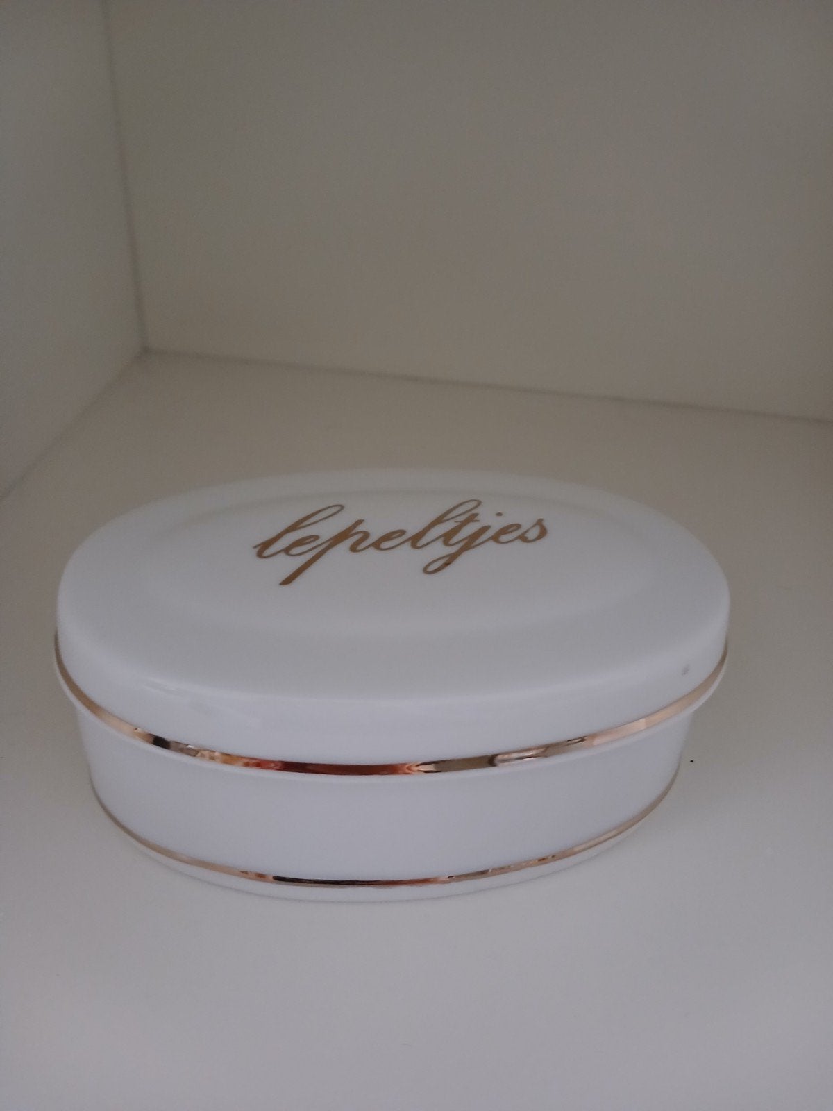 Vintage porseleinen lepeltjesdoosje / lepeldoosje met goud, Ophalen of Verzenden, Zo goed als nieuw, Porselein, Overige typen