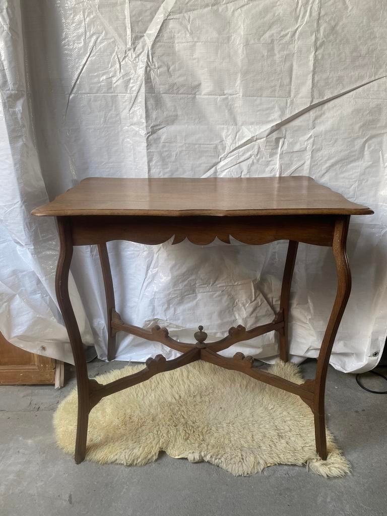 Antieke houten bijzettafel - Klassiek en charmant, 45 tot 60 cm, Gebruikt, Overige vormen, Hout