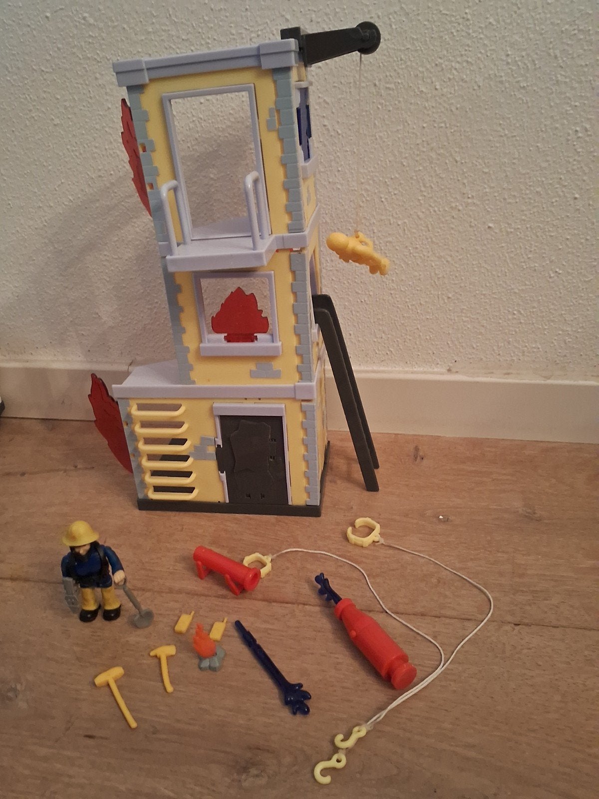 Brandweerkazerne oefentoren met brandweerman en accessoires, Ophalen of Verzenden
