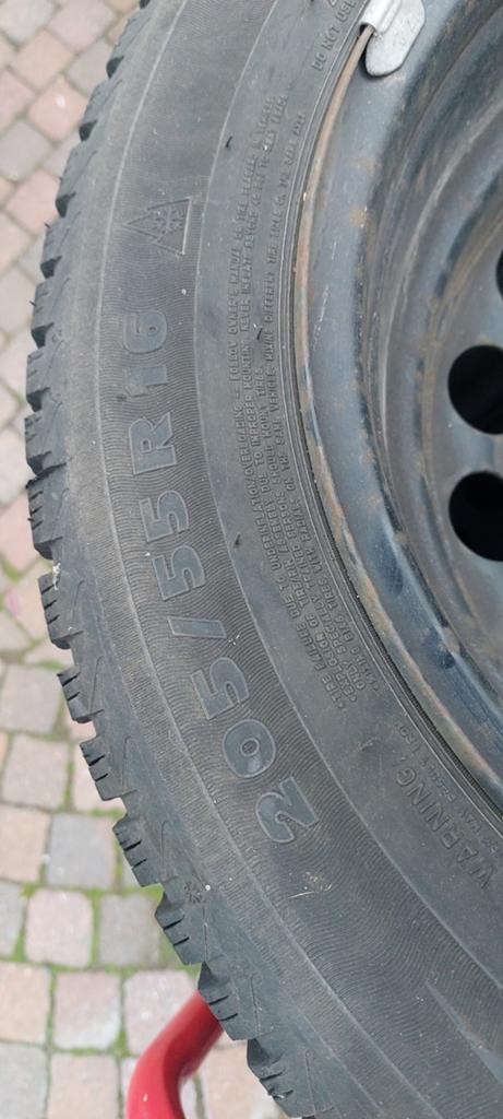 Michelin Winterbanden op stalen velgen 205/55R16, Ophalen, Gebruikt, 16 inch, Banden en Velgen