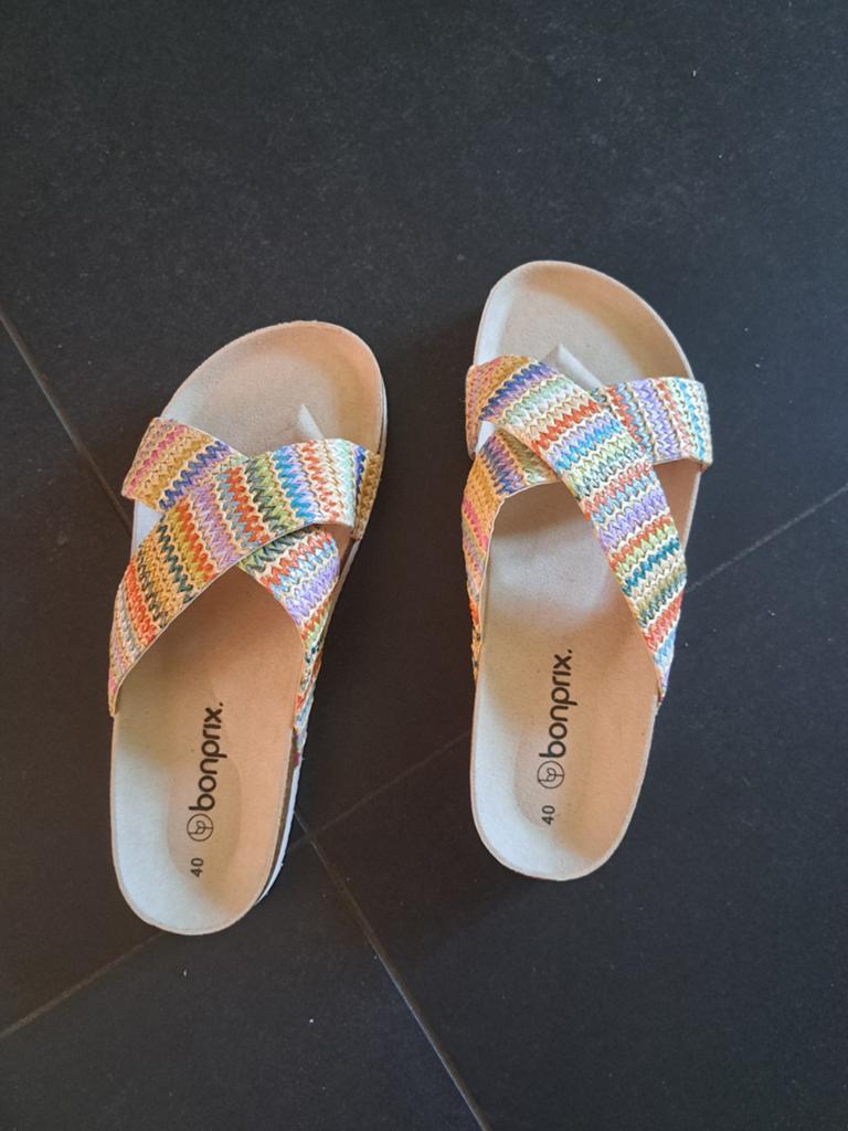Bonprix slippers maat 40 - kleurrijk en comfortabel, Slippers, Bonprix, Overige kleuren, Ophalen of Verzenden
