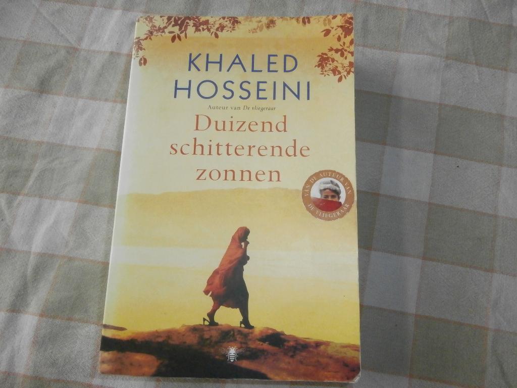 boek Duizend Schitterende Zonnen Khaled Hosseini Afghanistan, Boeken, Ophalen of Verzenden, Gelezen, Khaled Hosseini