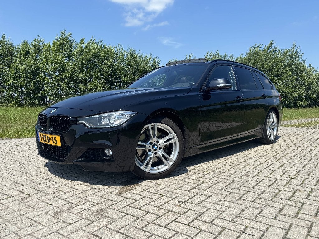 BMW 3-Serie 328i 245pk*M-PAKKET*AUTOM.*HUD*PANO*HAAK*STOELVW, Auto's, BMW, Automaat, 745 kg, Zwart, 4 cilinders