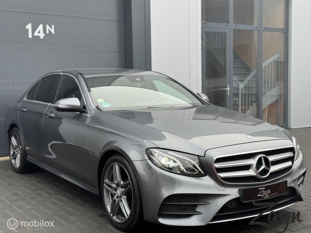 Mercedes E-klasse 220D AMG-Pakket | 19'' | Widescreen |, Auto's, Mercedes-Benz, Automaat, Achterwielaandrijving, Gebruikt, 4 cilinders