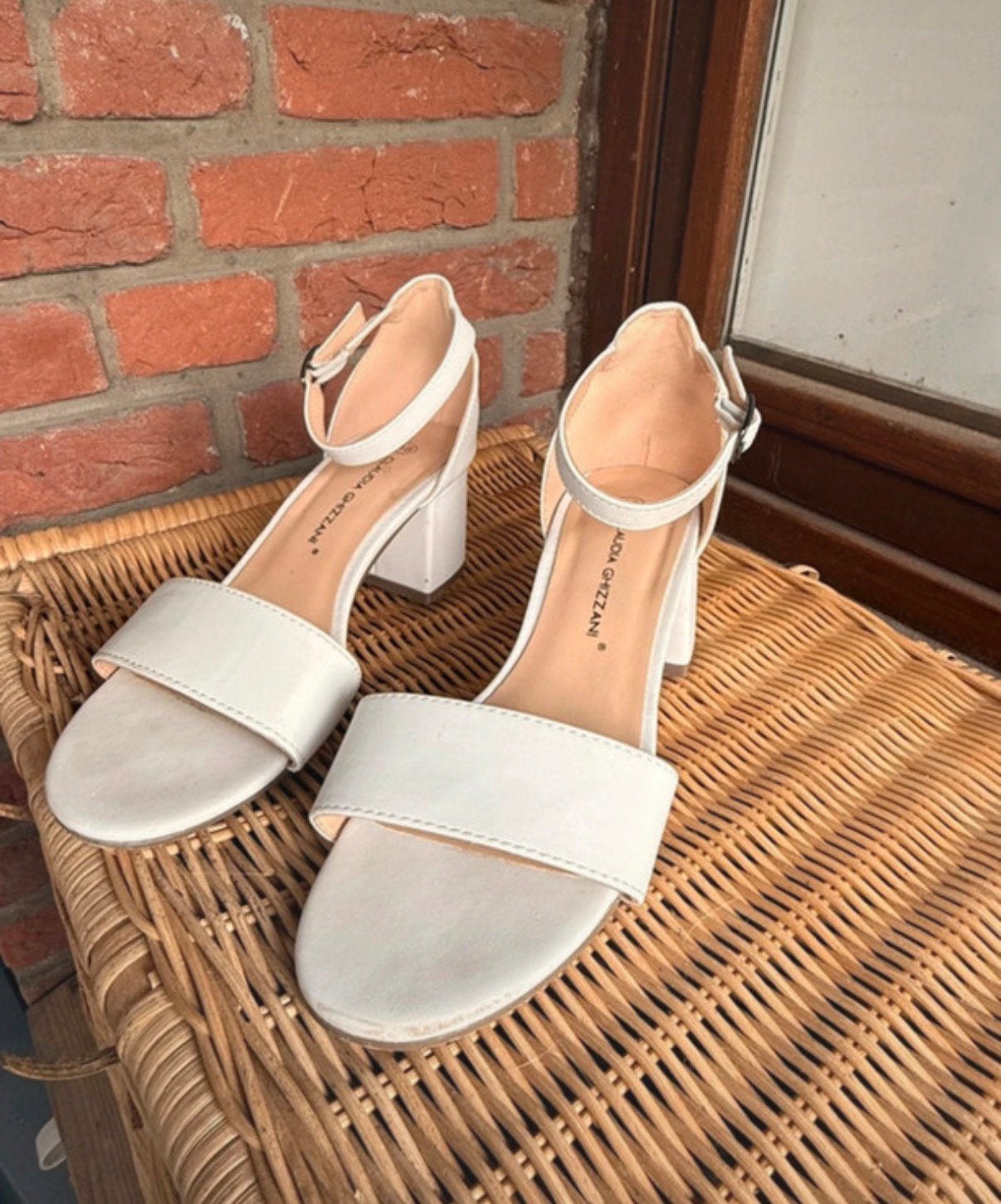 Nette Claudia Ghizzani witte leren hakken / sandalen maat 38, Pumps, Wit, Ophalen of Verzenden, Zo goed als nieuw