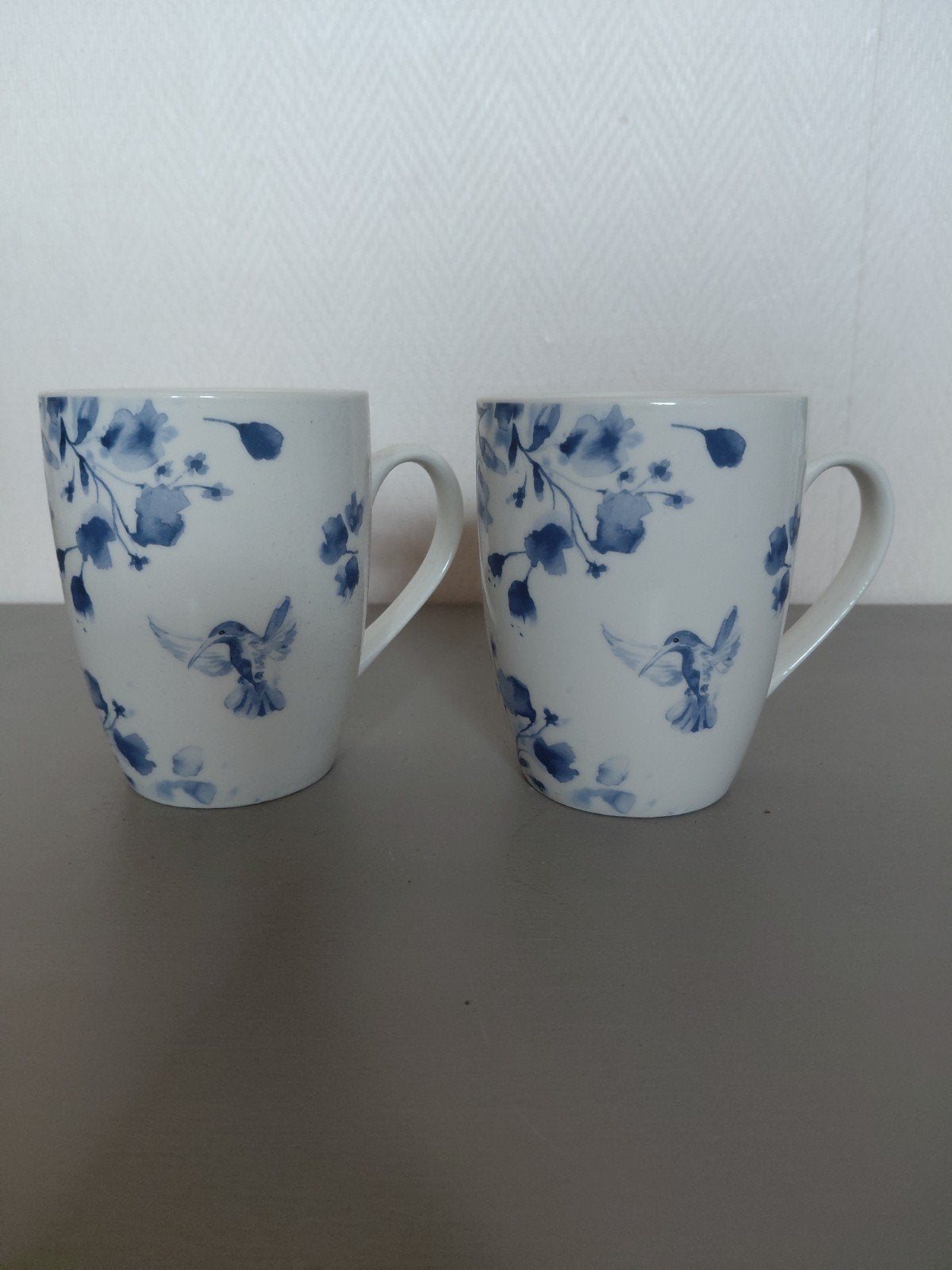 Blauw witte gebloemde bekers mokken Blue romance, Huis en Inrichting, Keuken | Servies, Ophalen of Verzenden, Aardewerk, Overige stijlen