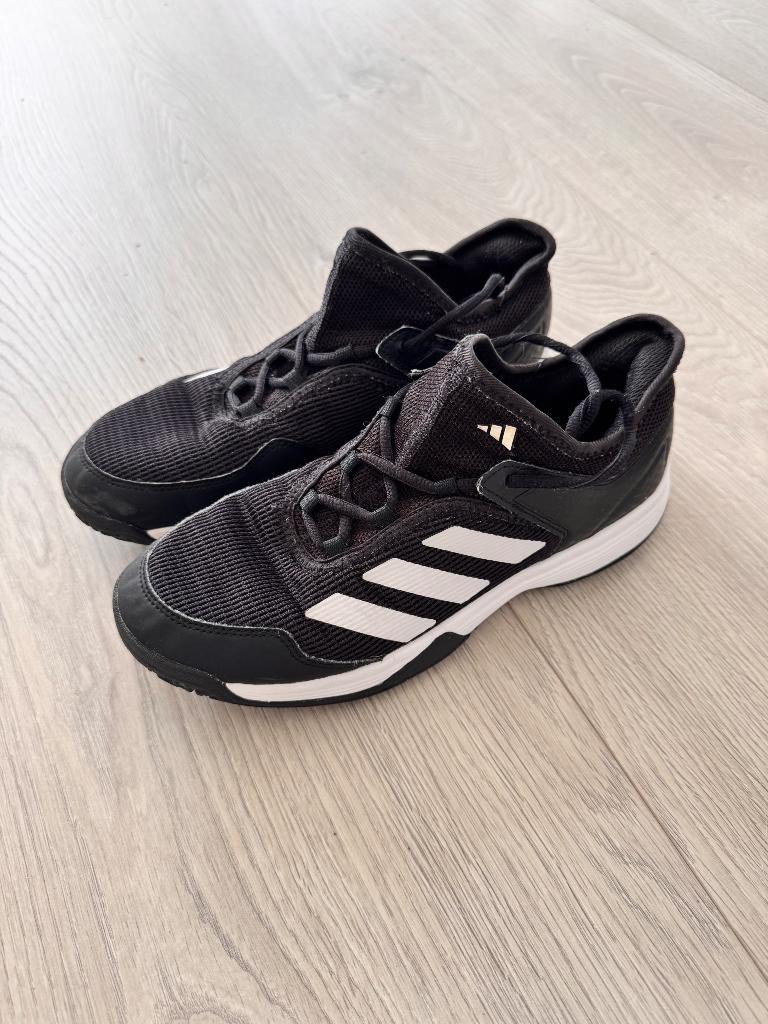 Adidas Ubersonic 4  tennisschoen38 2/3 sport/trainingsschoen, Adidas, Gebruikt, Ophalen of Verzenden, Jongen of Meisje