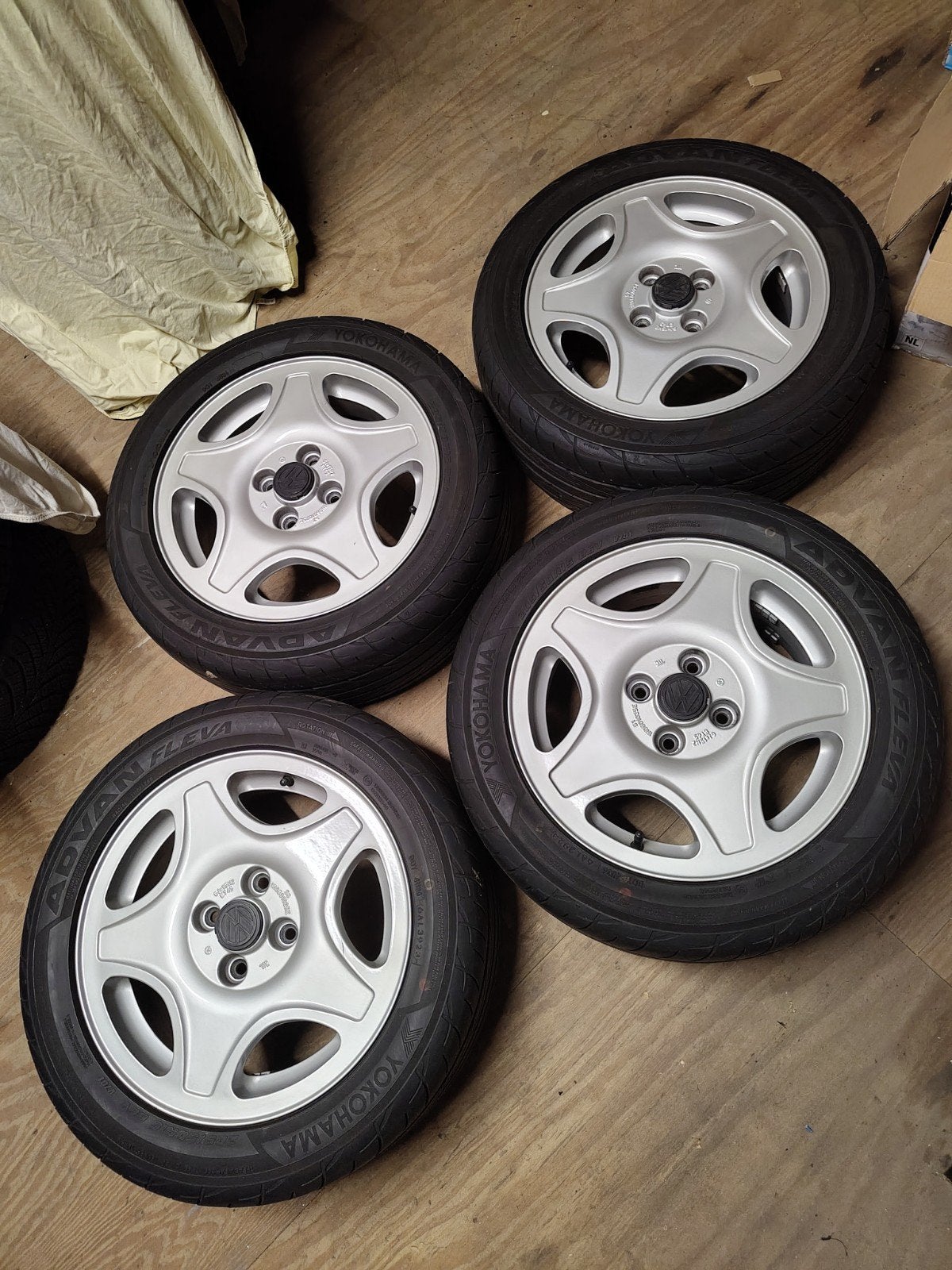 Unieke set VW 15 inch Imola velgen met goede Yokohama banden, Auto-onderdelen, Banden en Velgen, Ophalen, Gebruikt, 15 inch, Banden en Velgen