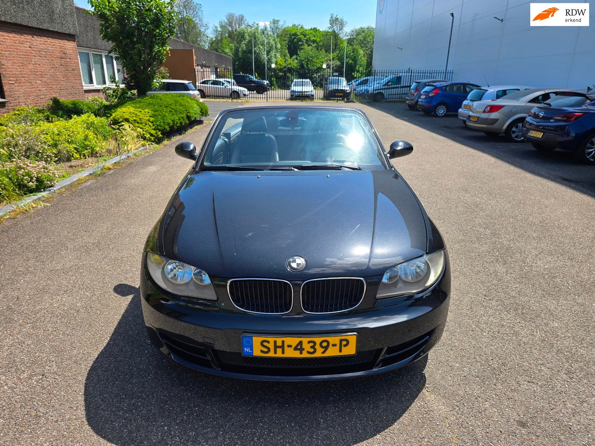 BMW 1-serie Cabrio 120i airco boekjes leer navi automaat, Auto's, BMW, Open dak, 4 cilinders, Cabriolet, Zwart