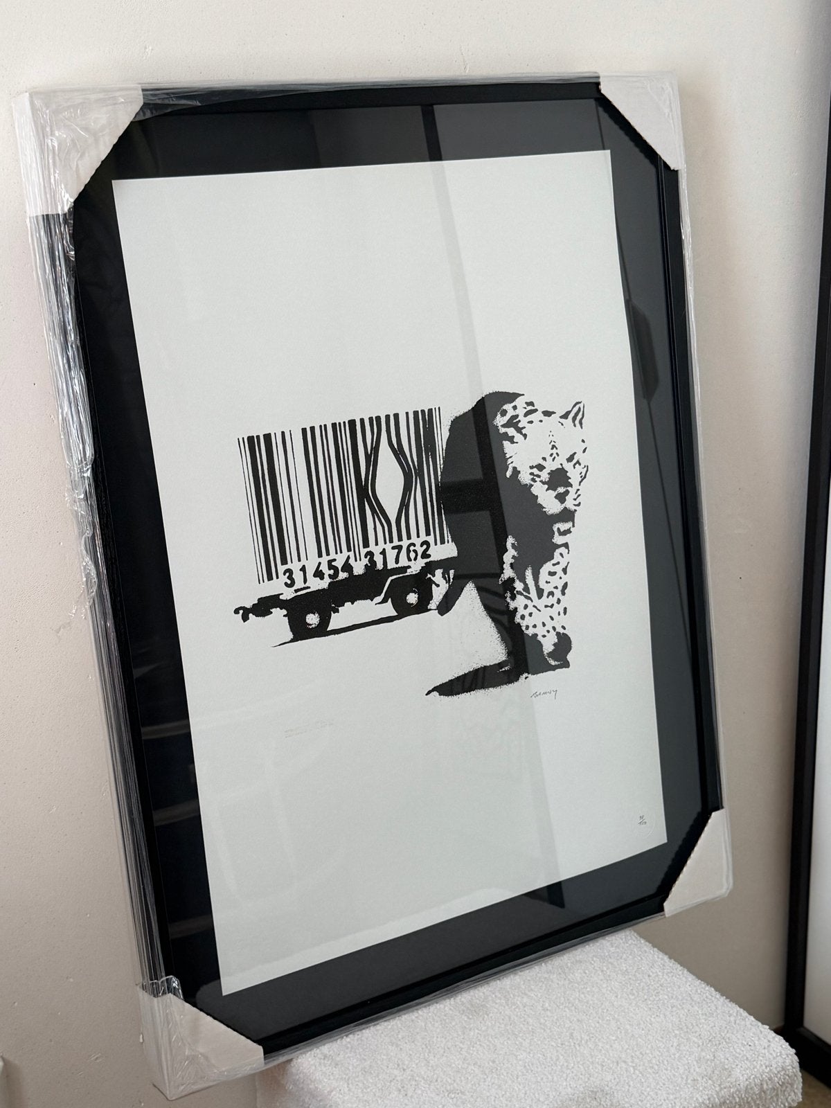 Banksy Barcode Cheetah - Ingelijste Zeefdruk met Certificaat, Ophalen of Verzenden, Zeefdruk, Overige technieken, Gesigneerd