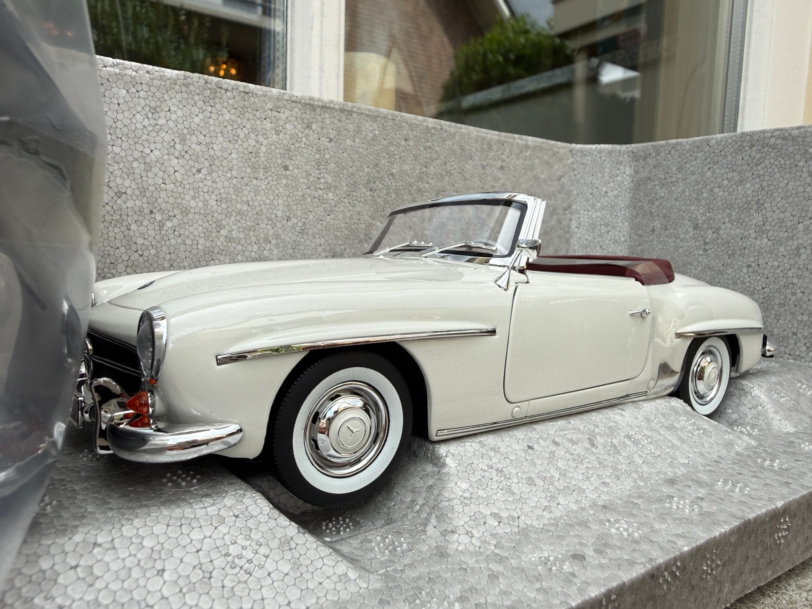 1:18 Mercedes 190 SL Roadster W121 witgrijs 1955 Norev, Auto, Norev, 70-72 Av. de Bohlen, Vaulx-en-Velin, 69120, France, Norev