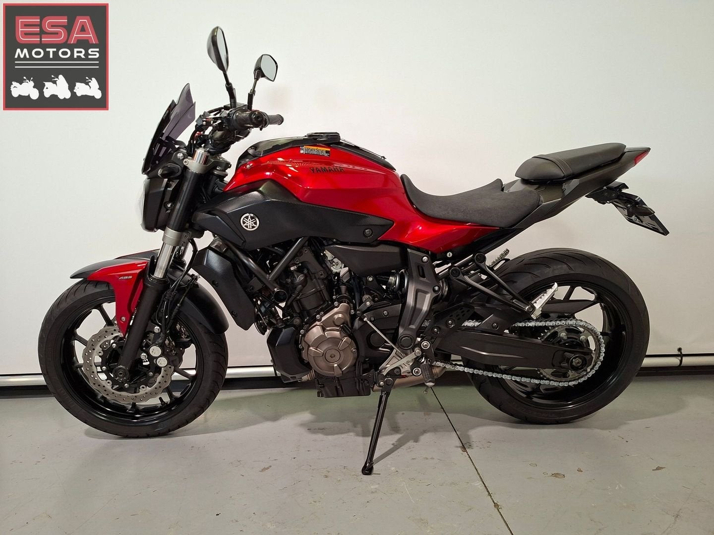 YAMAHA MT 07 ABS 2016 - Lava red - garantie - Akrapovic, Motoren, Motoren | Yamaha, Bedrijf, Naked bike, meer dan 35 kW, 2 cilinders
