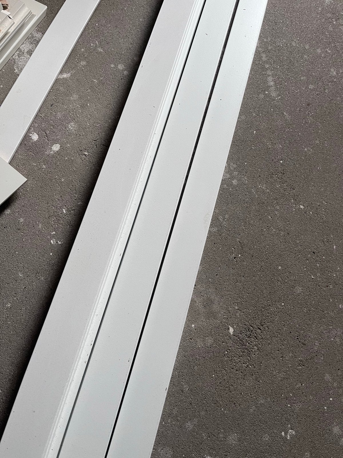 8 plinten 4,8 meter met 1 laag primer, Ophalen, Gebruikt, Balk, Overige houtsoorten