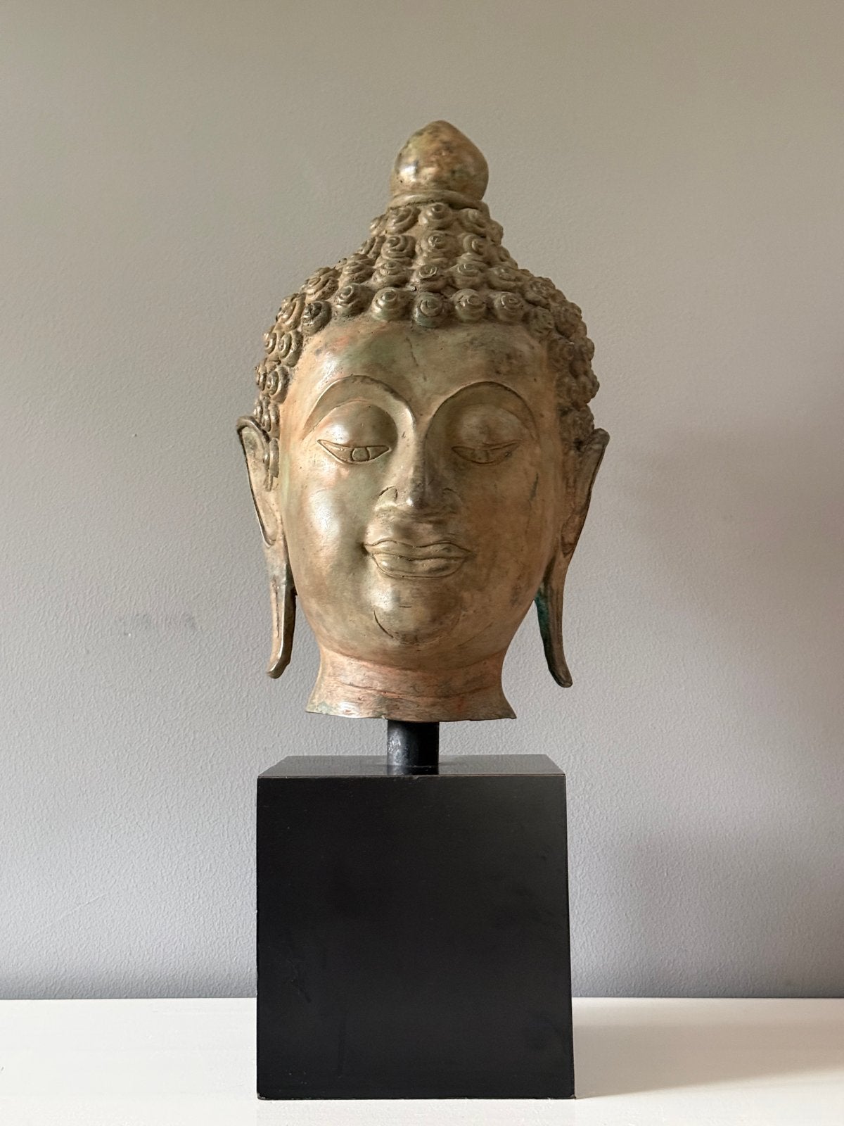 Mooi bronzen Boeddha beeld op sokkel, Metaal, Met sokkel, Ophalen of Verzenden, Zo goed als nieuw