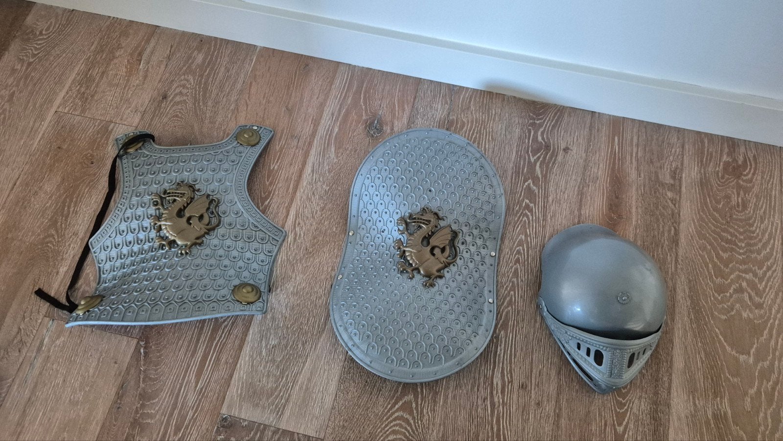 Ridder verkleedset: harnas, schild en helm, Ophalen of Verzenden, Gebruikt, Jongen of Meisje