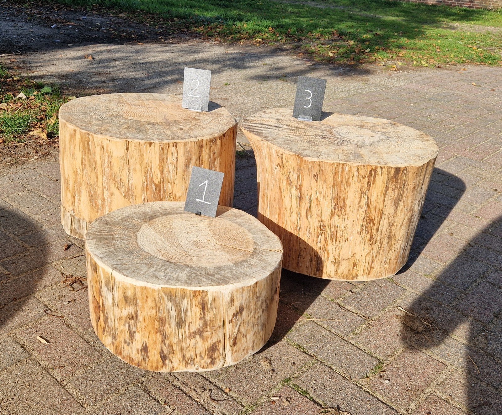 te koop 3 boomstam bijzettafel op wieltjes, Ophalen, ., Rond, .