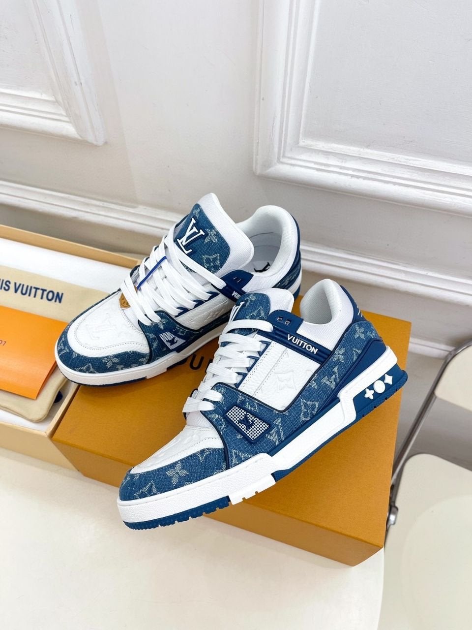 Louis Vuitton Sneakers - Blauw/Wit, Ophalen of Verzenden, Zo goed als nieuw, Blauw, Sneakers of Gympen