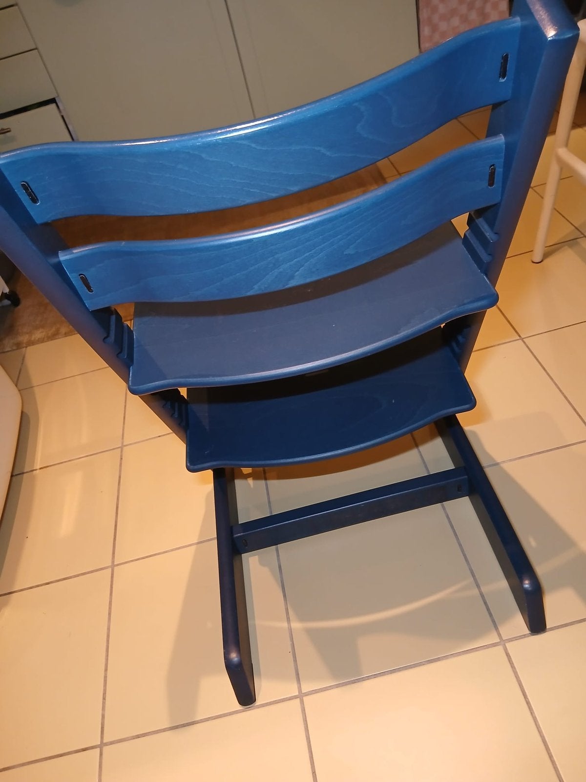 Stokke kinderstoel donkerblauw 2 stuks, Ophalen of Verzenden, Zo goed als nieuw, Meegroeistoel