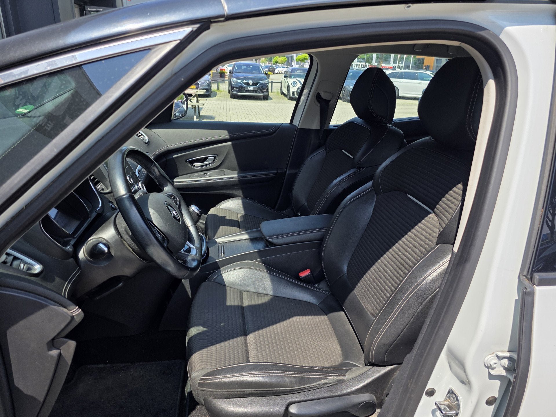 Renault Grand Scénic 1.2 TCe Intens 7persoons + 19inch VELG, Voorwielaandrijving, Dealer onderhouden, Gebruikt, 4 cilinders
