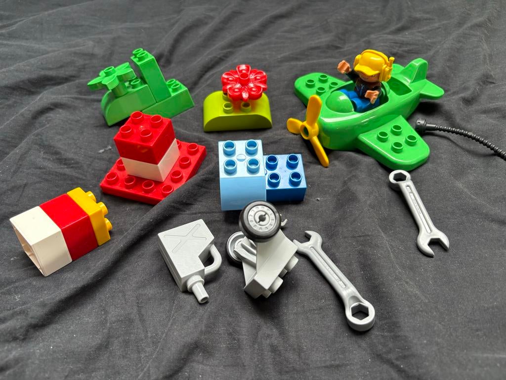 Duplo Vliegveld met vliegtuig en accessoires, Ophalen of Verzenden, Zo goed als nieuw