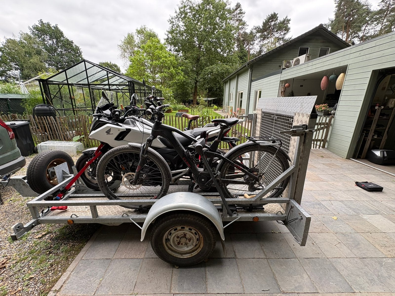 Aanhangwagen voor motor en twee fietsen, Ophalen, Gebruikt
