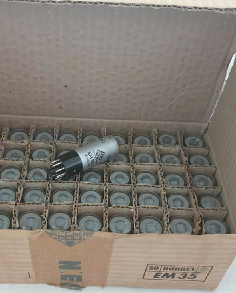 Nieuwe  EM35 Radiobuizen Telefunken, Antiek en Kunst, Antiek | Tv's en Audio, Ophalen of Verzenden