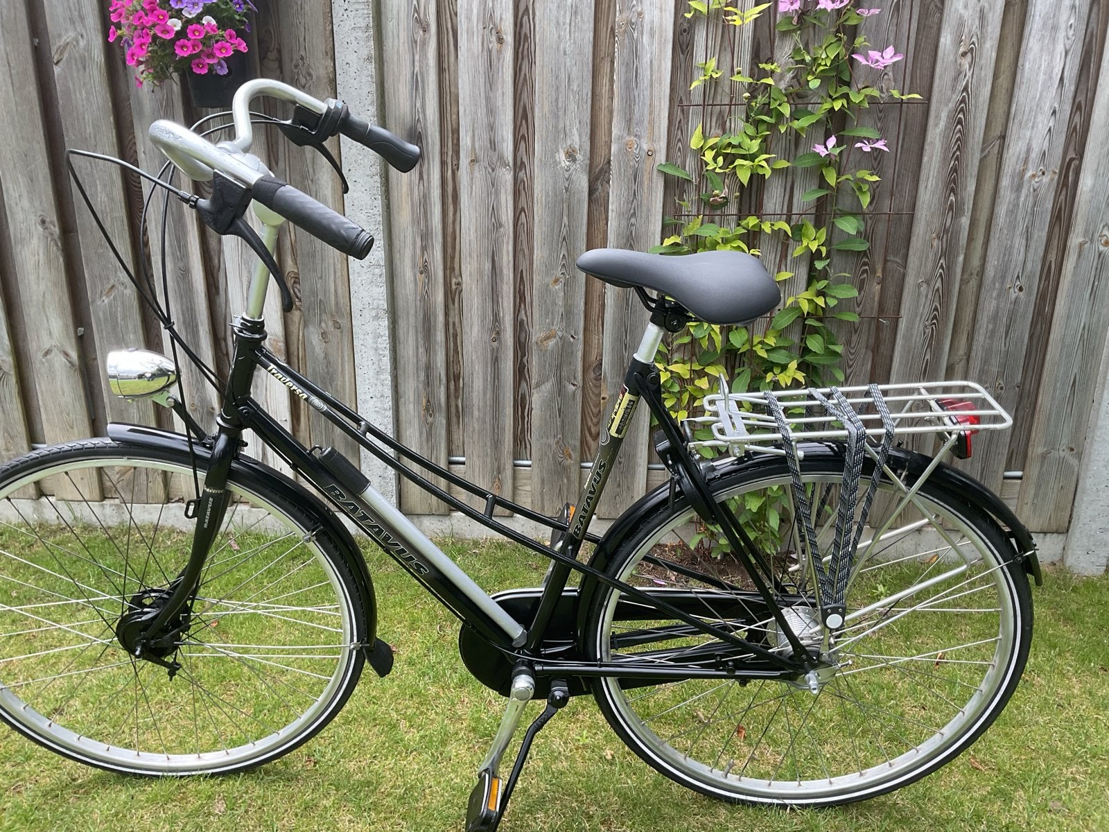 Batavus Damesfiets - Zwart/Zilver - Zo goed als nieuw, Fietsen en Brommers, Fietsen | Dames | Damesfietsen, Ophalen, (Extra) lage instap