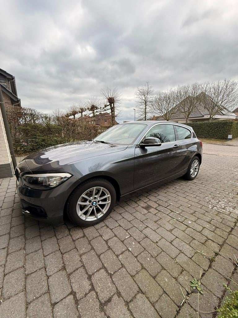 BMW 116i LCI Facelift (F21), Auto's, BMW, 1-Serie, Euro 6, Grijs, Particulier