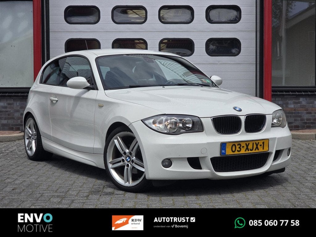 BMW 1-serie 116i High Executive M Sport/LMV/Cruise/Airco, Auto's, BMW, Achterwielaandrijving, Gebruikt, Zwart, 4 cilinders