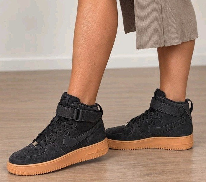 Nike Air Force 1 High Suede, Nike, Ophalen of Verzenden, Zo goed als nieuw, Sneakers of Gympen