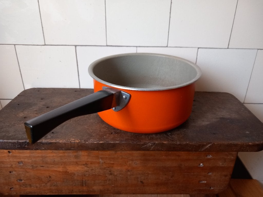 jaren 70, vintage steelpannetje, oranje, bakelieten handvat, Ophalen