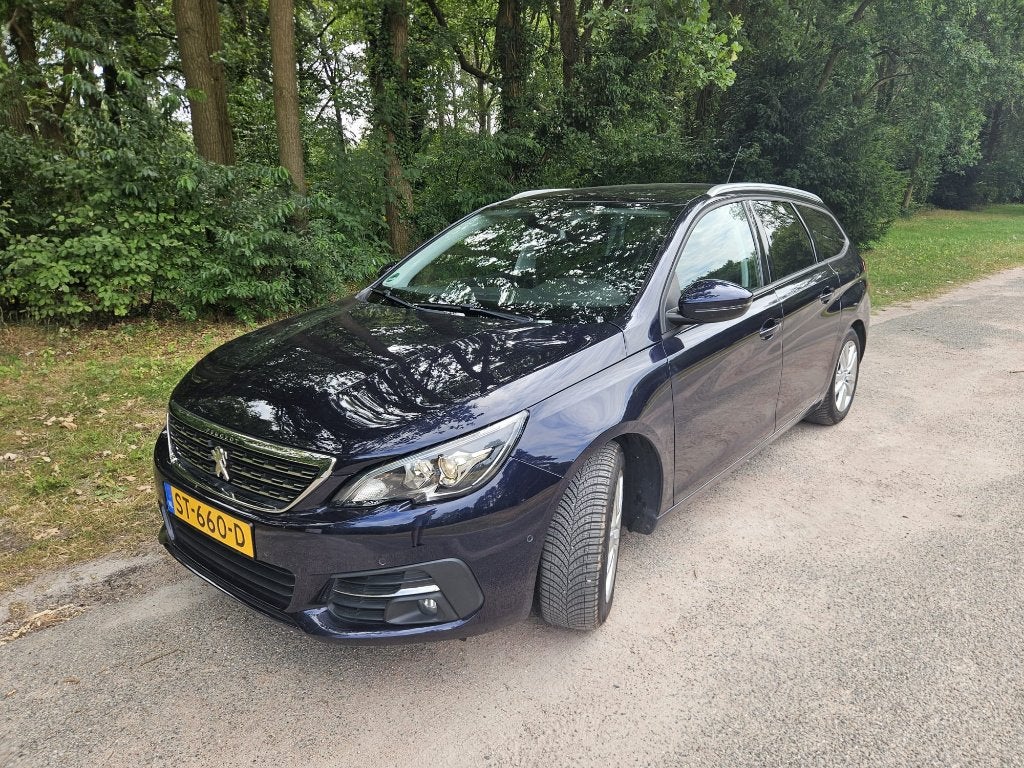 Peugeot 308 1.2 PureTech Blue Executive Edition, Voorwielaandrijving, Lichtsensor, 1199 cc, Blauw