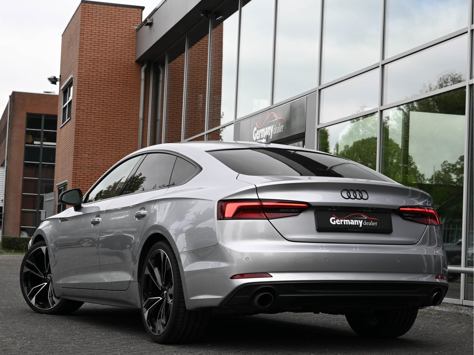 Audi A5 Sportback 40Tfsi S-Line 190pk Black optic Pano B&O V, Auto's, Audi, Gebruikt, 1435 kg, Automatische klimaatregeling, Bedrijf