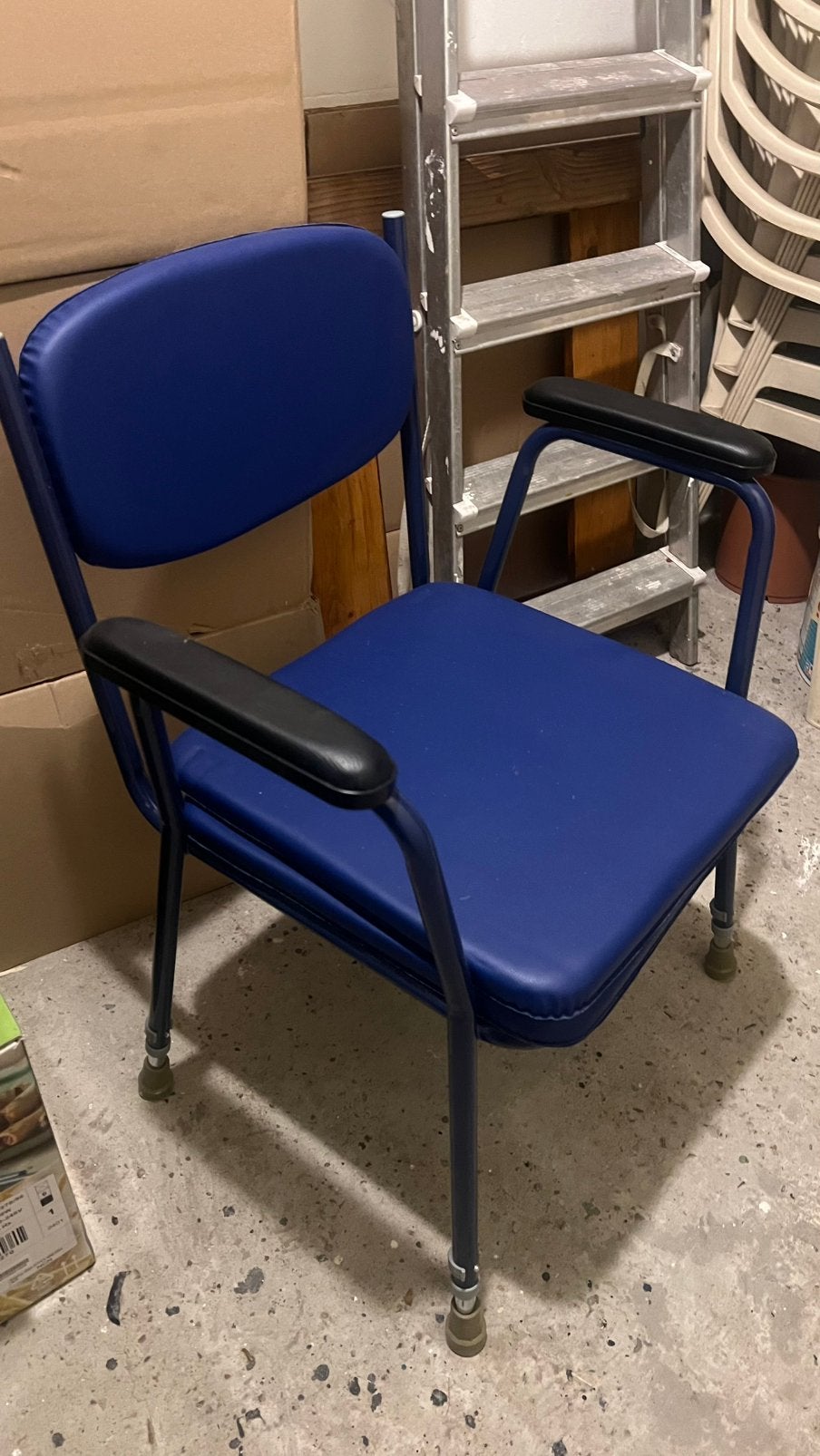 Postoel / toiletstoel – verstelbare poten – nooit gebruikt, Diversen, Ophalen