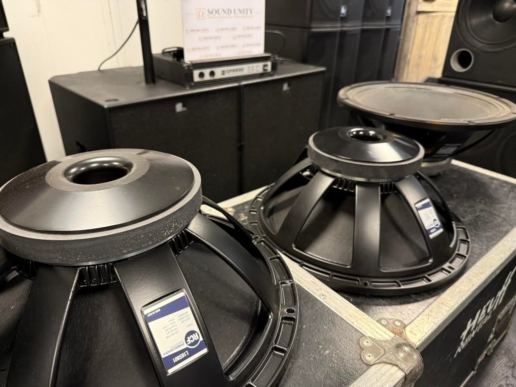 RCF L18S801 18”-inch woofers, Zo goed als nieuw, 120 watt of meer, Front, Rear of Stereo speakers, Ophalen