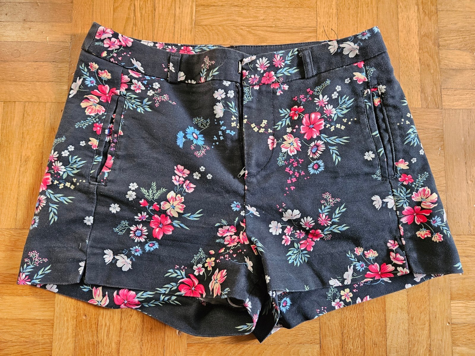korte broek denim stof gebloemd, Amisu, Ophalen of Verzenden, Gedragen, Maat 34 (XS) of kleiner