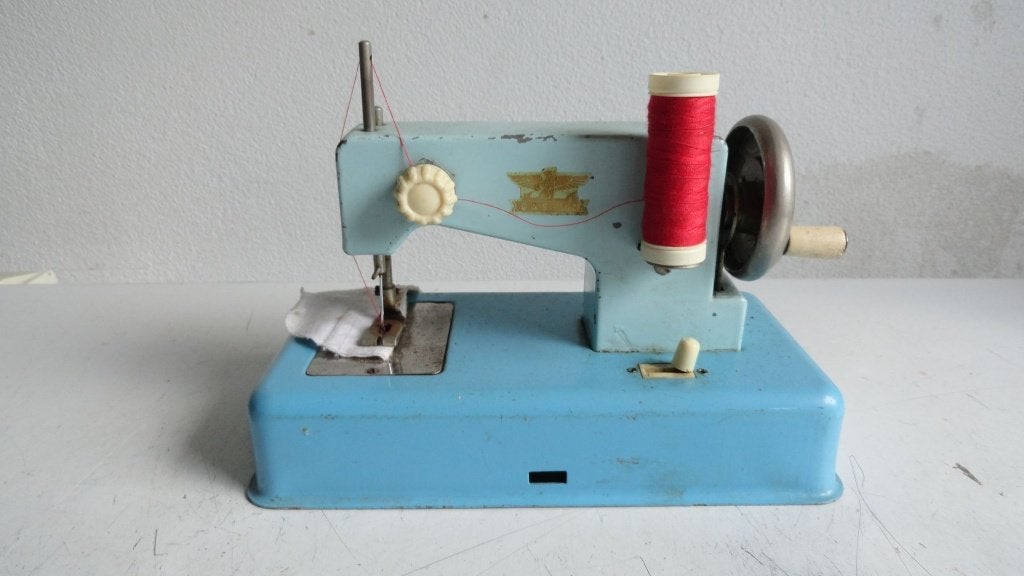 Antieke Casige speelgoed naaimachine – Jaren 60 Duitsland, Ophalen of Verzenden