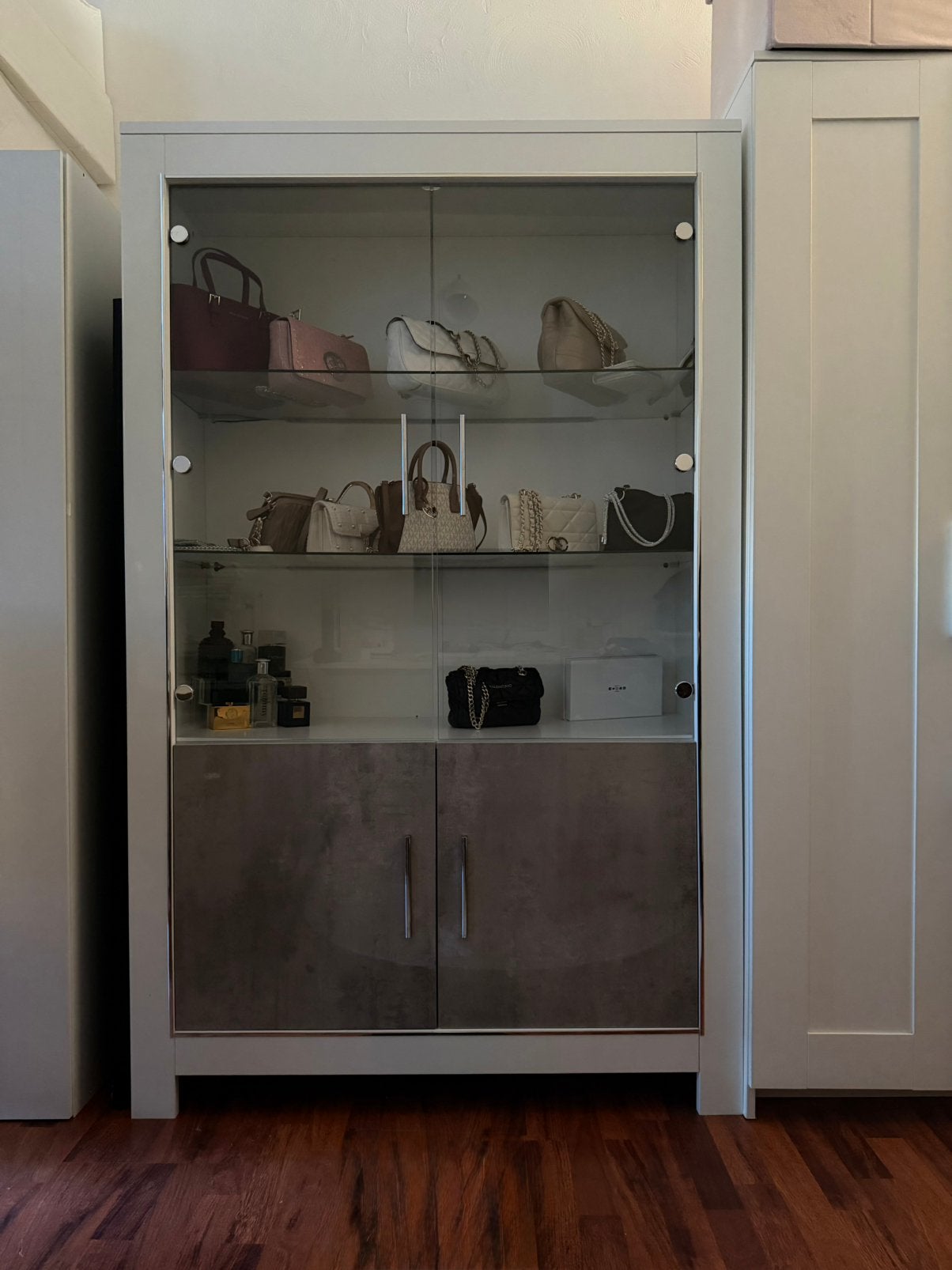 Glass Cabinet, Ophalen, 50 tot 100 cm, Zo goed als nieuw, Minder dan 100 cm