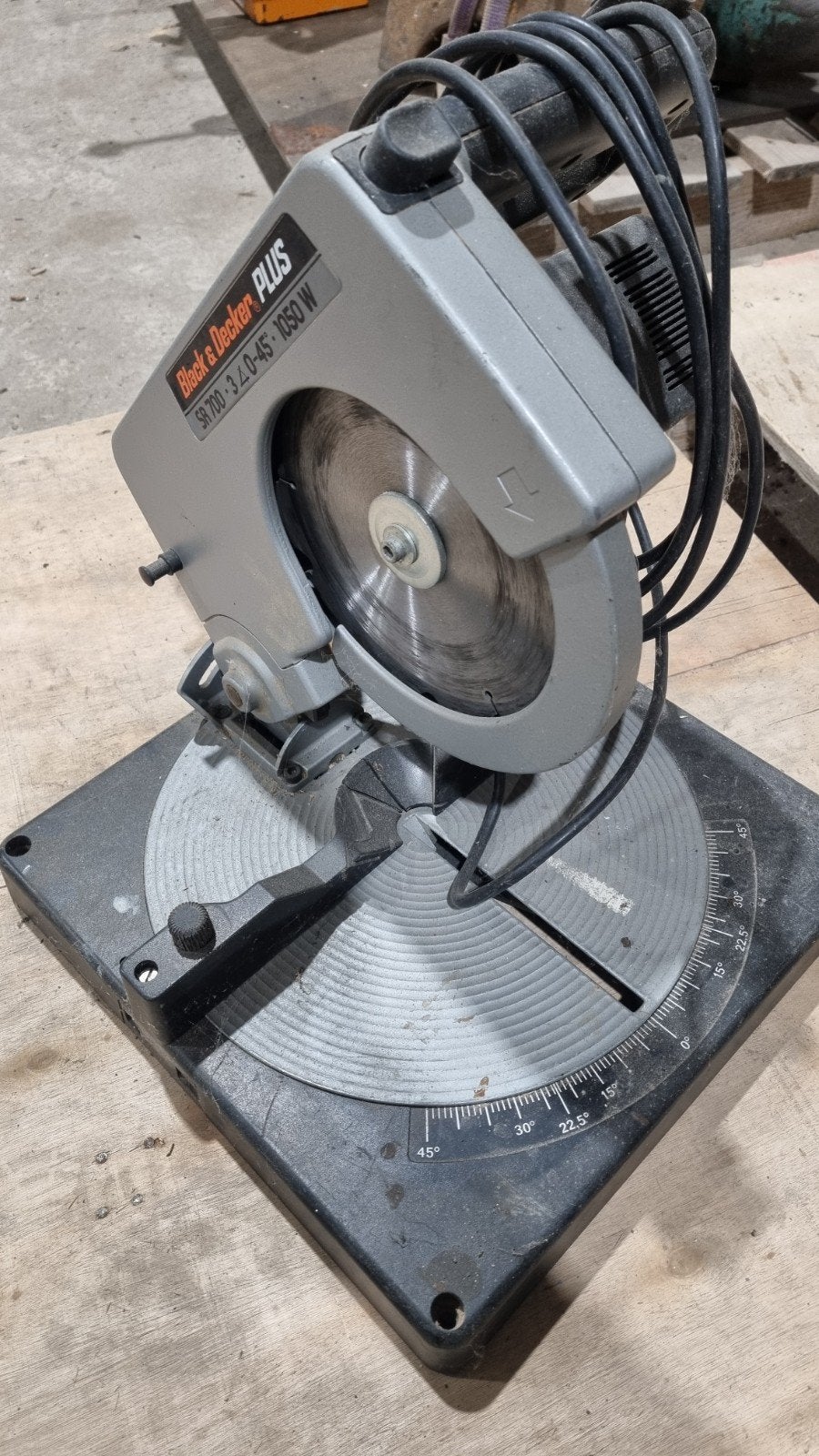 Black & Decker PLUS SR 700 Afkortzaag 1050W, Doe-het-zelf en Verbouw, Gereedschap | Zaagmachines, Ophalen, Gebruikt, 70 mm of meer