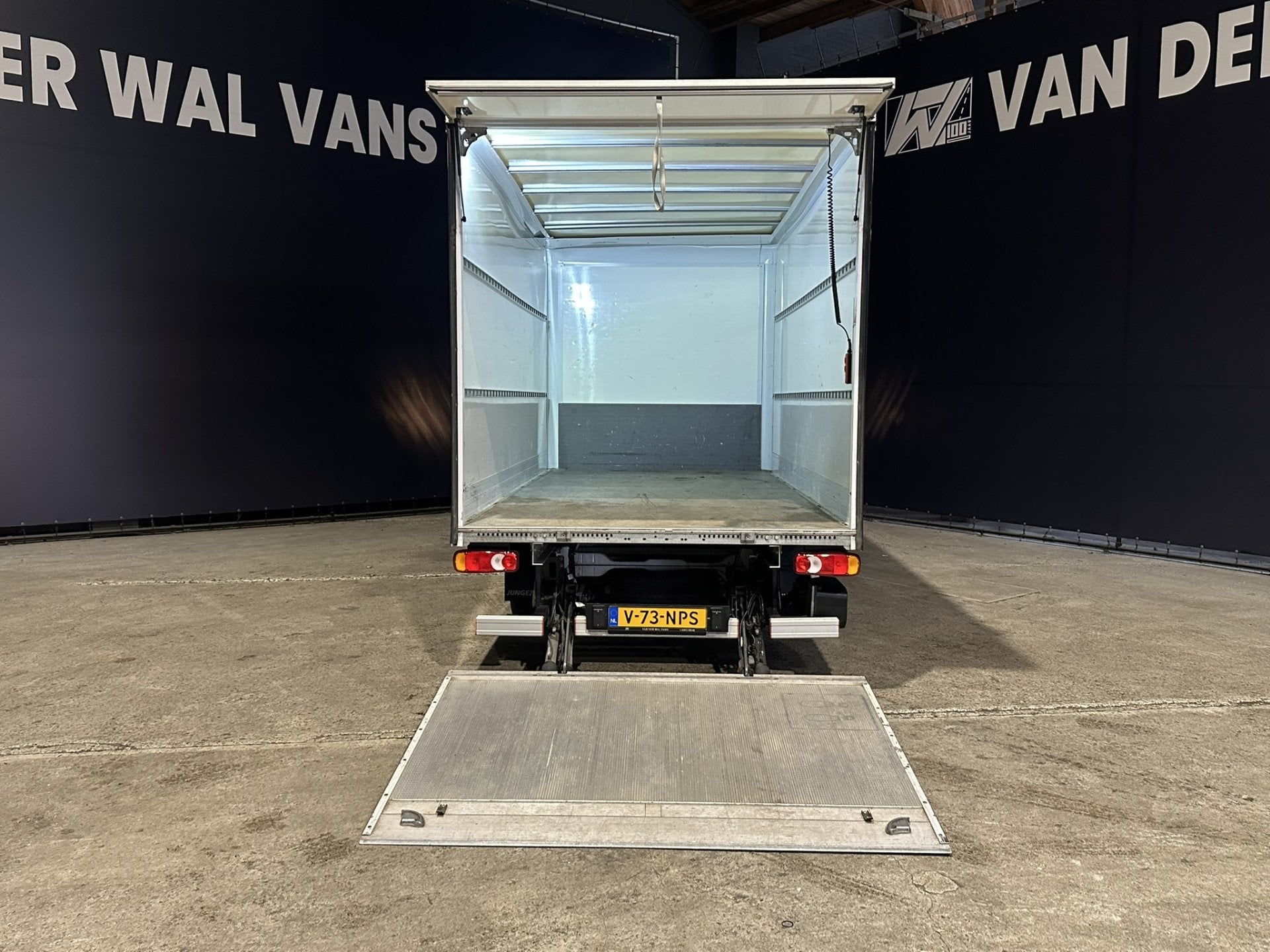 Peugeot Boxer 2.2 BlueHDi 141pk Bakwagen 436cm Lang Laadklep, Voorwielaandrijving, Stof, Gebruikt, 4 cilinders