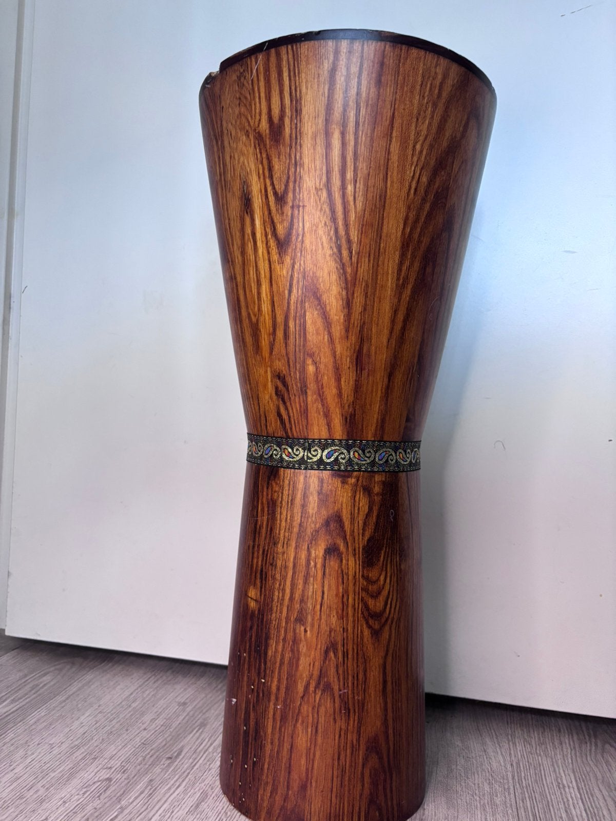 Handgemaakte Houten Vaastrommel / Trommel – Vintage, Muziek en Instrumenten, Percussie, Ophalen, Zo goed als nieuw, Trommel