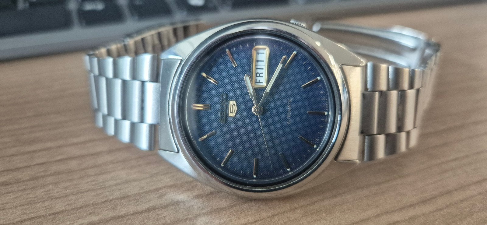 Seiko 5 Automatisch Horloge - Blauwe Wijzerplaat, Sieraden, Tassen en Uiterlijk, Ophalen, Staal, Polshorloge, Zo goed als nieuw