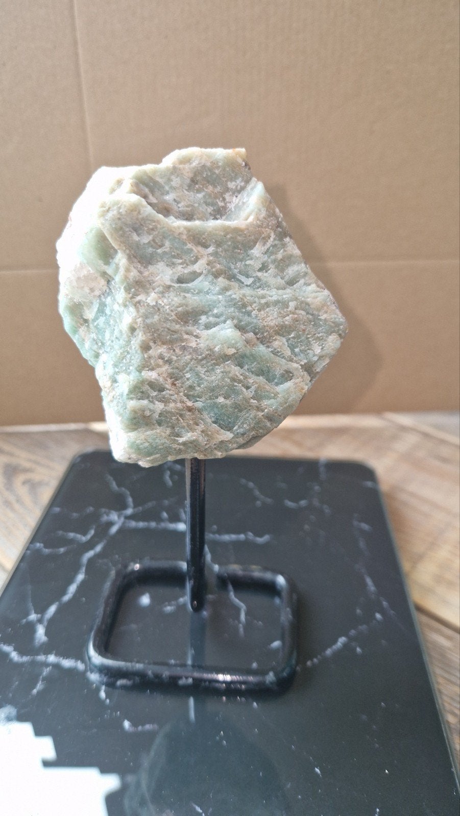 Prachtige Ruwe Amazoniet op Standaard – 333g, Ophalen of Verzenden