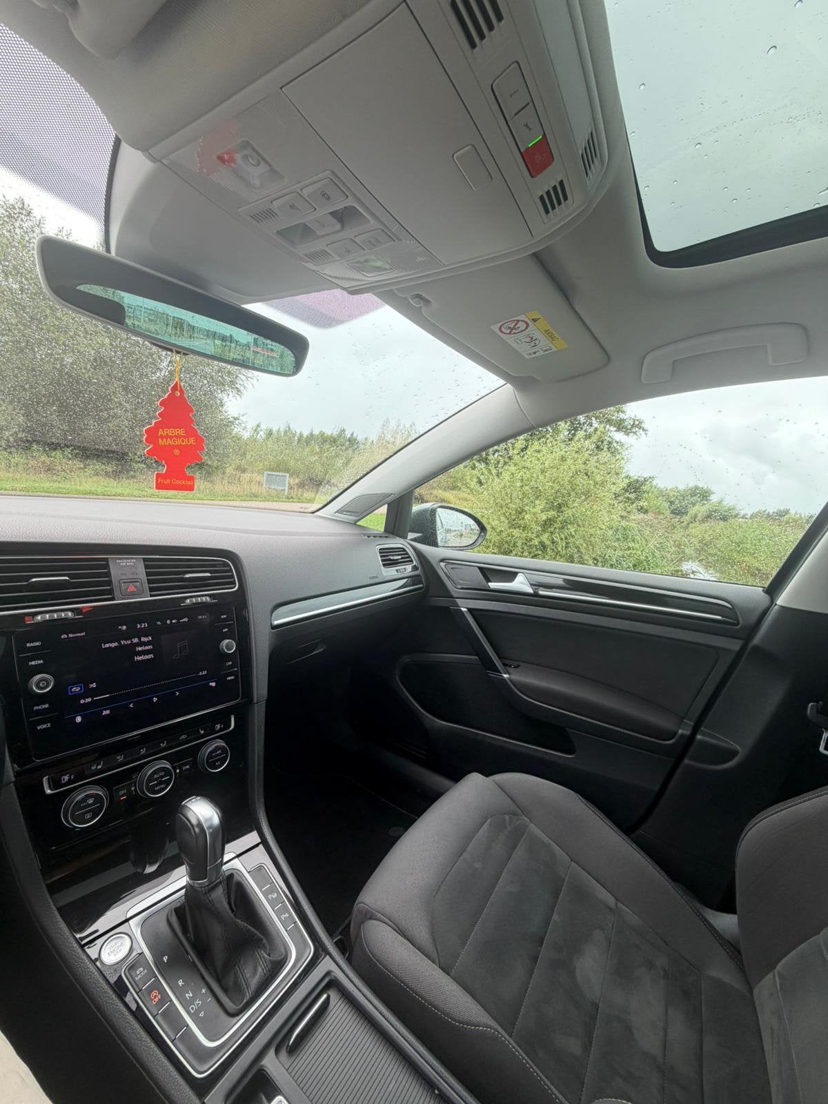 Foto 12 van Volkswagen Golf 1.5 TSI 150pk 7-DSG 2019 PANO - KEYLESS